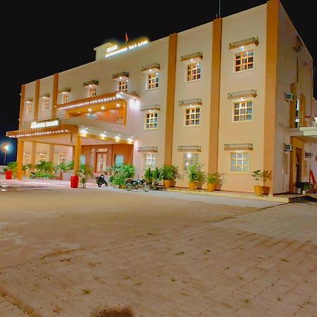 Avadh Sunshine Palace Hotel And Resort Ayodhya Εξωτερικό φωτογραφία