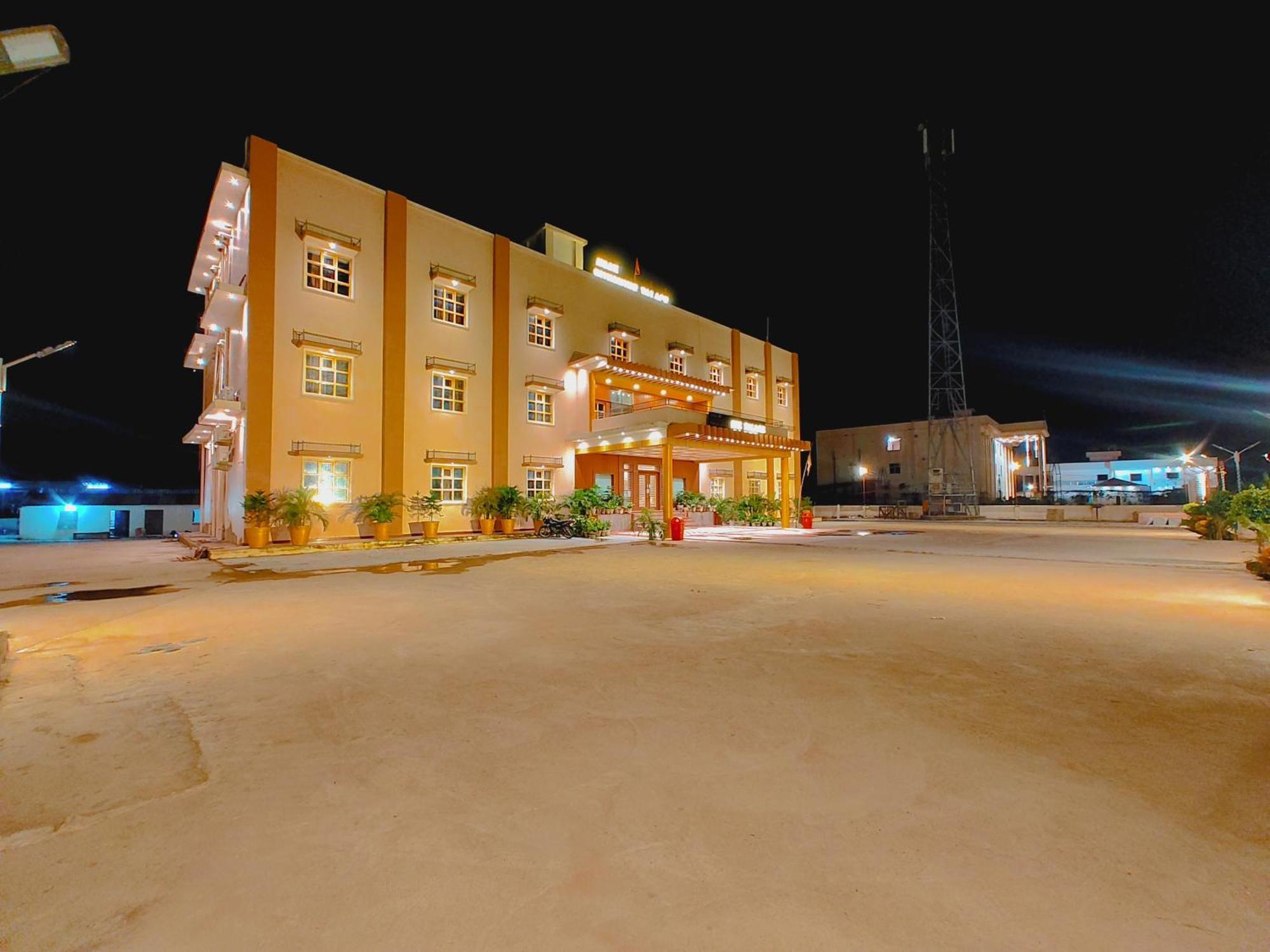 Avadh Sunshine Palace Hotel And Resort Ayodhya Εξωτερικό φωτογραφία
