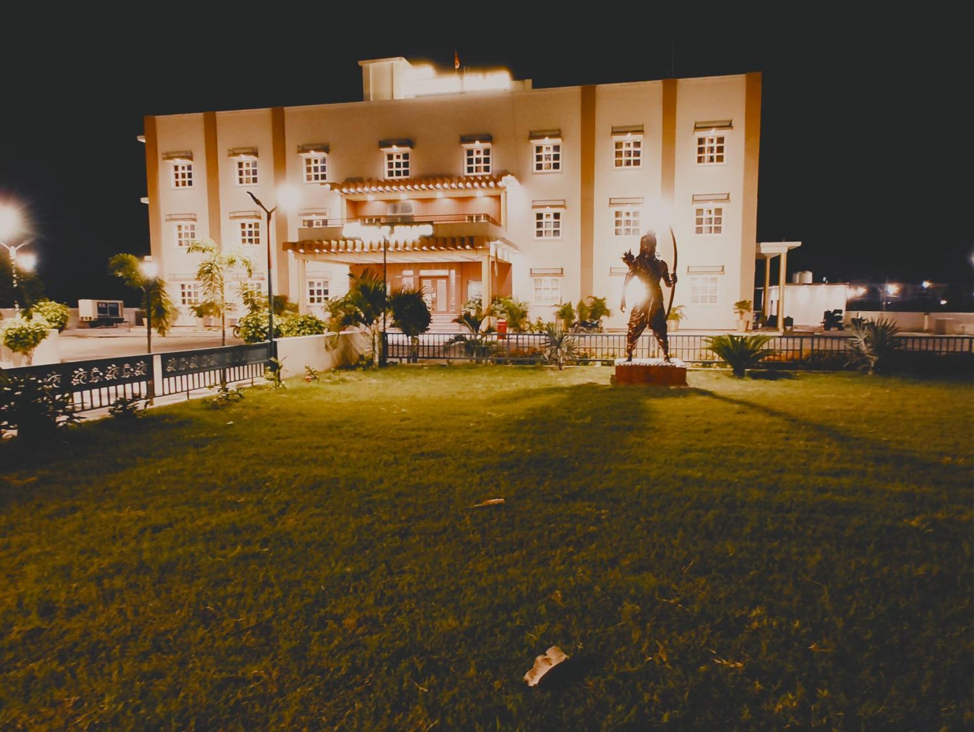 Avadh Sunshine Palace Hotel And Resort Ayodhya Εξωτερικό φωτογραφία