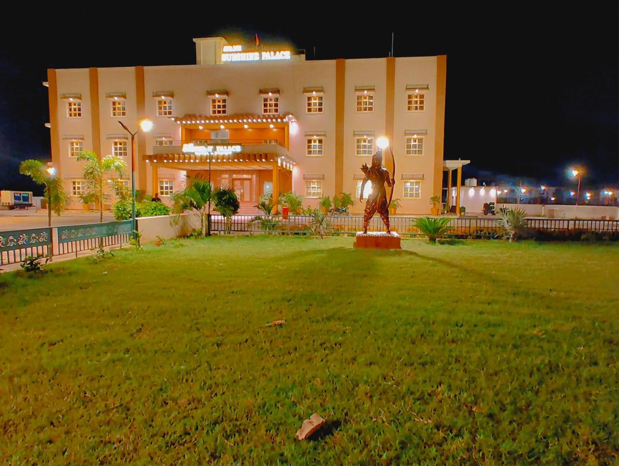Avadh Sunshine Palace Hotel And Resort Ayodhya Εξωτερικό φωτογραφία