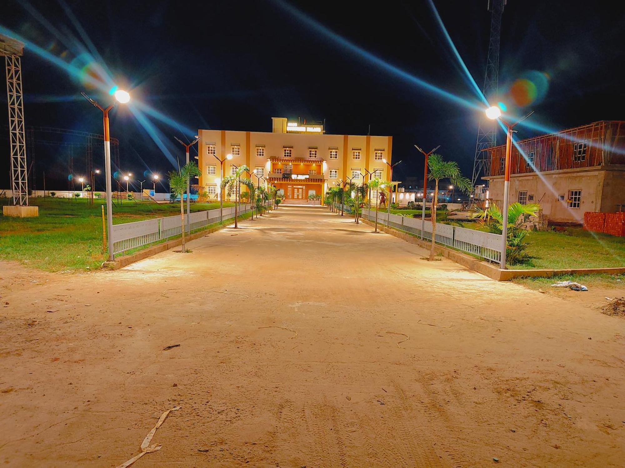 Avadh Sunshine Palace Hotel And Resort Ayodhya Εξωτερικό φωτογραφία