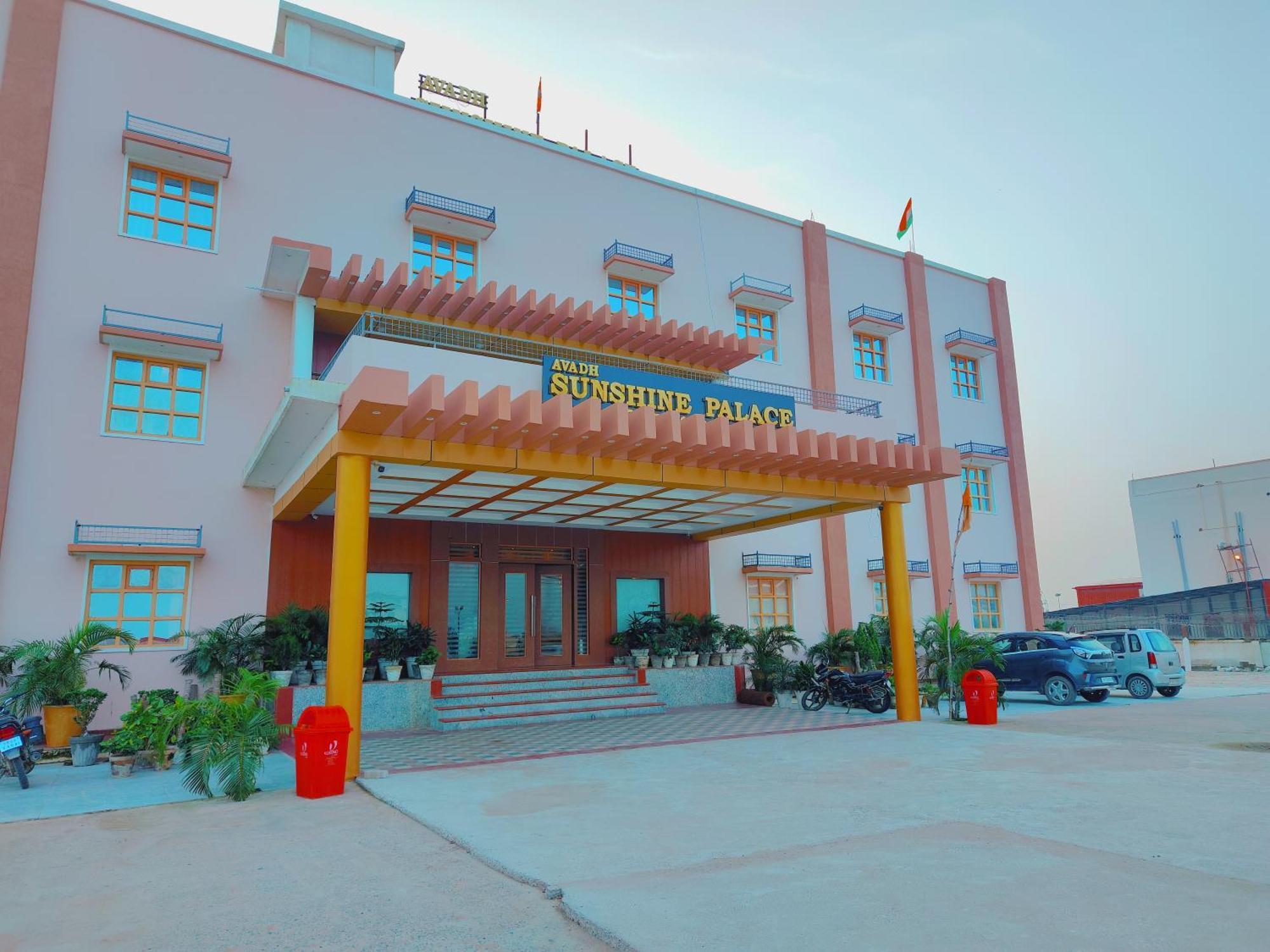 Avadh Sunshine Palace Hotel And Resort Ayodhya Εξωτερικό φωτογραφία