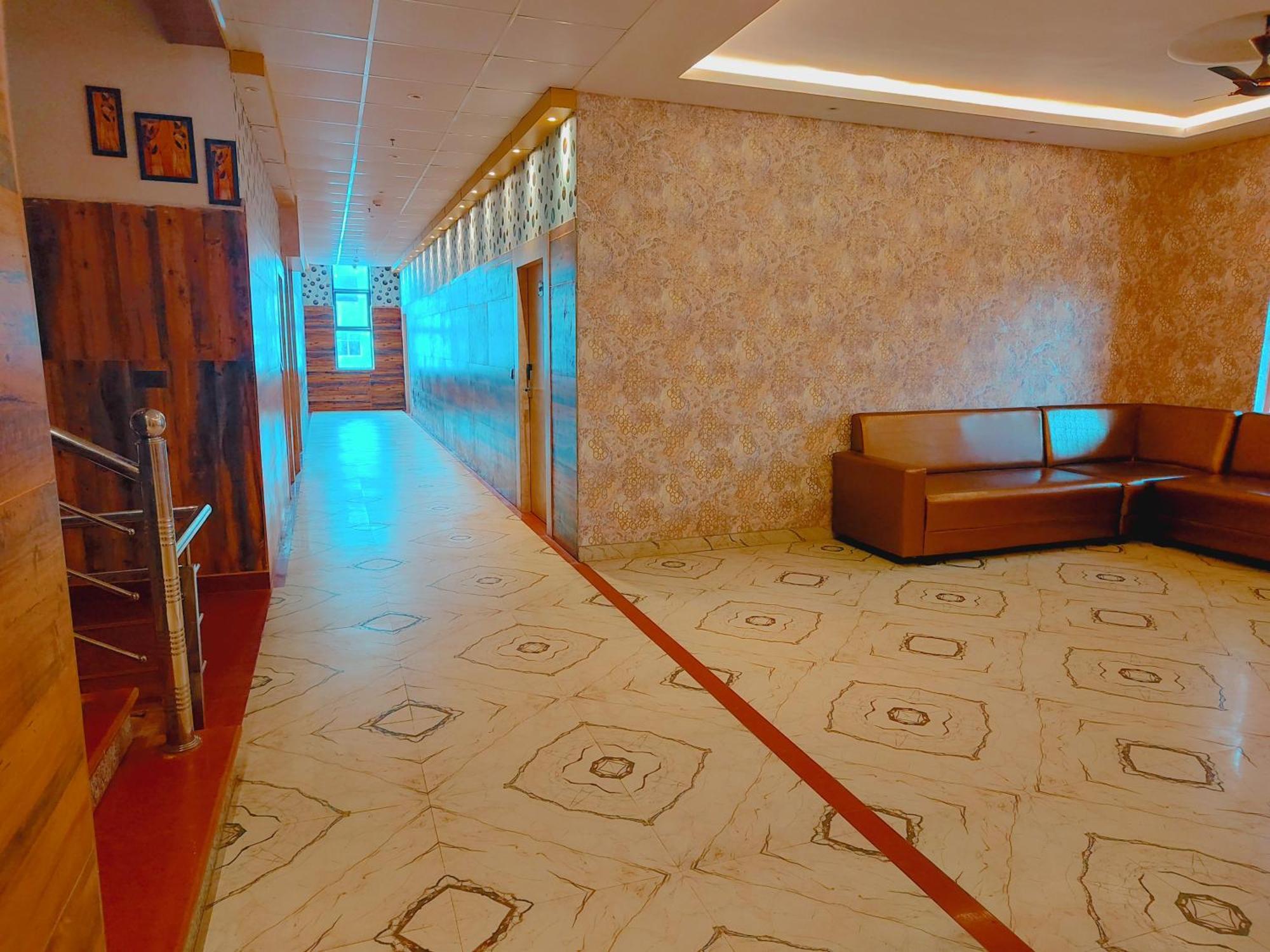 Avadh Sunshine Palace Hotel And Resort Ayodhya Εξωτερικό φωτογραφία