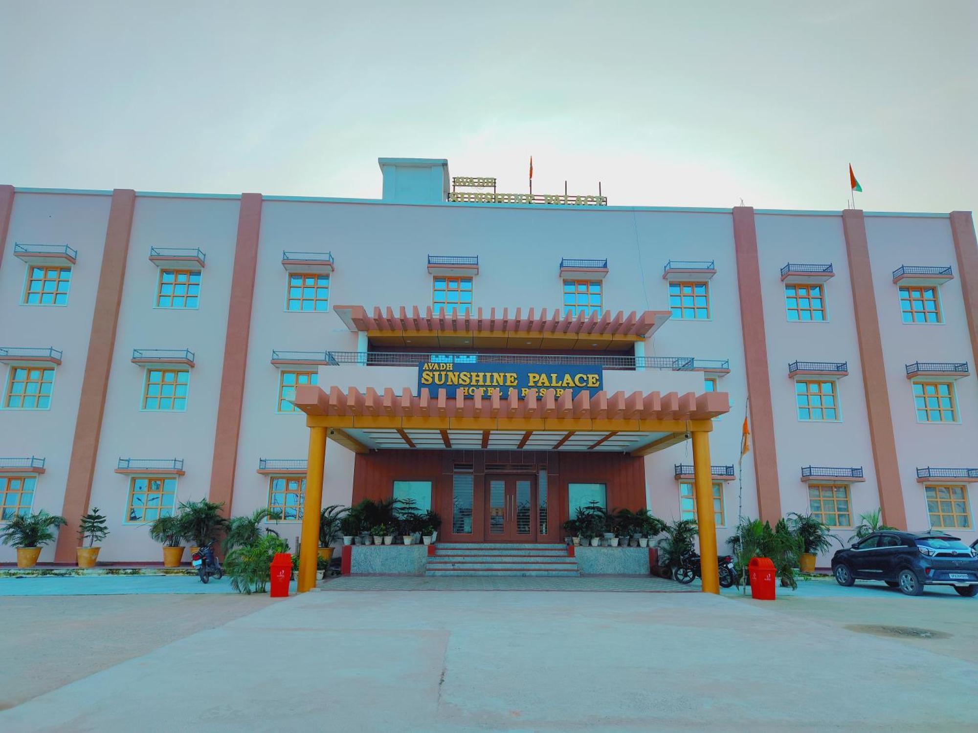 Avadh Sunshine Palace Hotel And Resort Ayodhya Εξωτερικό φωτογραφία